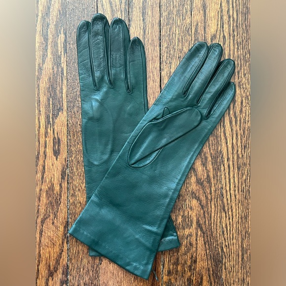 Emerald Evening Gloves - Picture 4 of 14